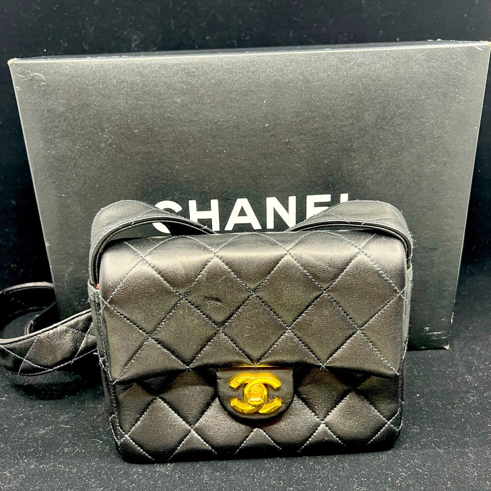 New item! Chanel vintage shoulder bag small mini leather black